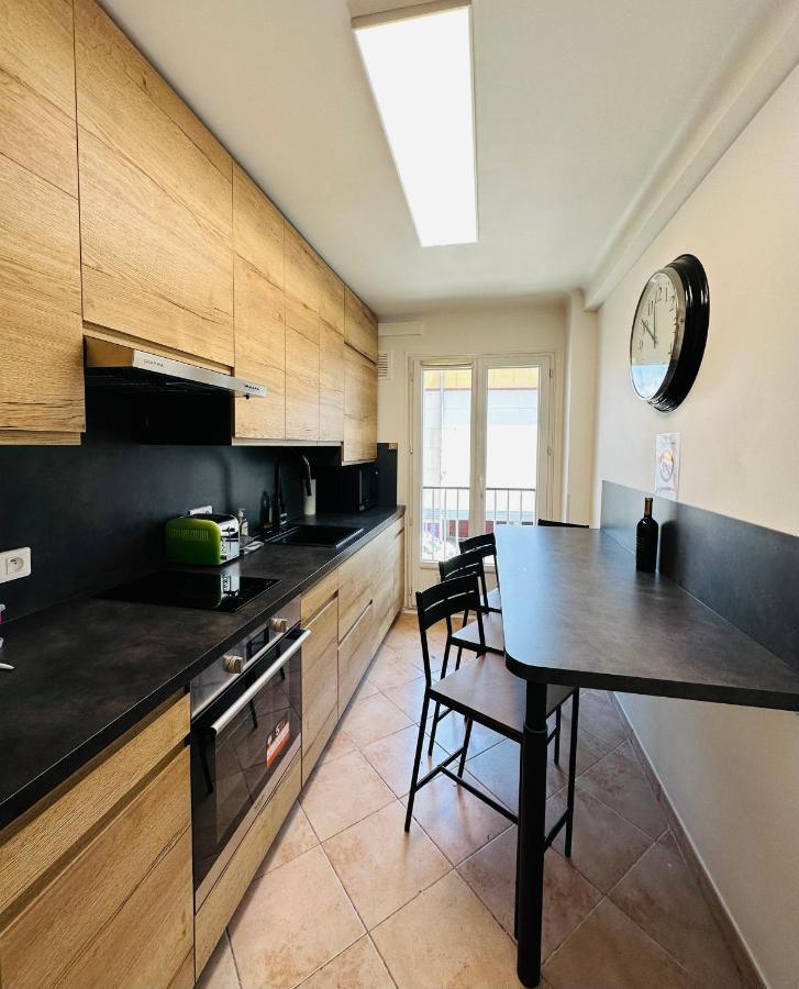 The - 3 Rooms, 3air Cond, 3tv, 3fans, 2 Wc, Wifi Everywhere 5min Aeroport, Train, Beach, 1min Tram, 15 Min Centre, Port, Parking Possible * Nizza