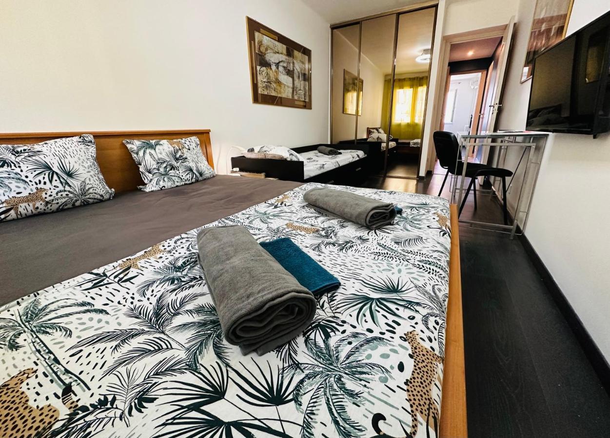 Apartment The - 3 Rooms, 3air Cond, 3tv, 3fans, 2 Wc, Wifi Everywhere 5min Aeroport, Train, Beach, 1min Tram, 15 Min Centre, Port, Parking Possible *