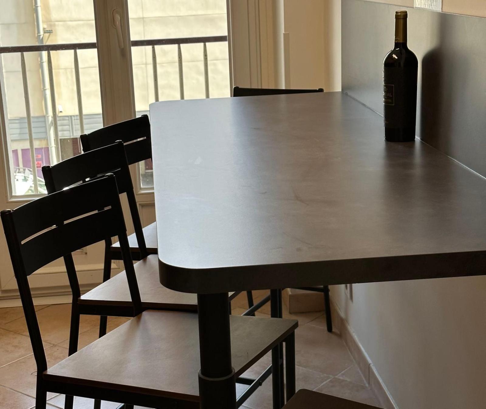 Apartment The - 3 Rooms, 3air Cond, 3tv, 3fans, 2 Wc, Wifi Everywhere 5min Aeroport, Train, Beach, 1min Tram, 15 Min Centre, Port, Parking Possible *