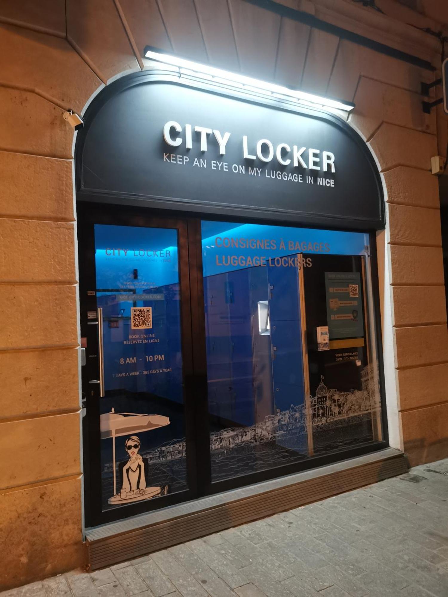 The - 3 Rooms, 3air Cond, 3tv, 3fans, 2 Wc, Wifi Everywhere 5min Aeroport, Train, Beach, 1min Tram, 15 Min Centre, Port, Parking Possible Apartment Nizza