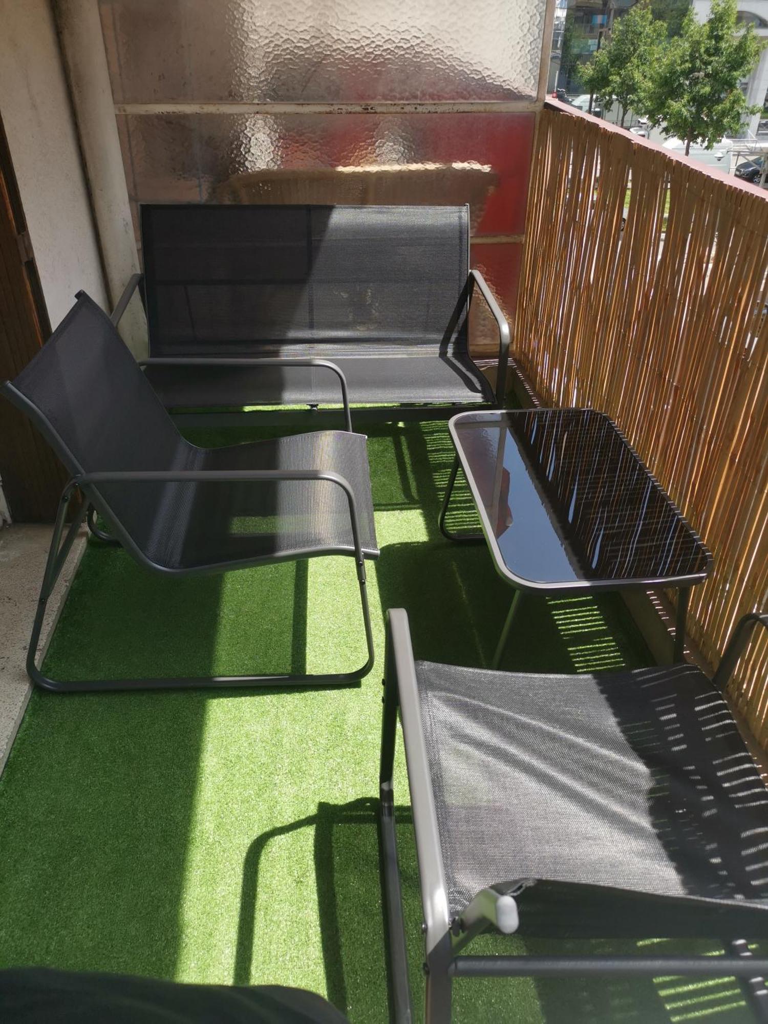 The - 3 Rooms, 3air Cond, 3tv, 3fans, 2 Wc, Wifi Everywhere 5min Aeroport, Train, Beach, 1min Tram, 15 Min Centre, Port, Parking Possible *